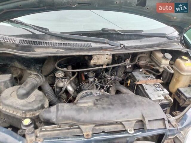 Зеленый Хендай Н 200, объемом двигателя 2.5 л и пробегом 200 тыс. км за 2300 $, фото 9 на Automoto.ua