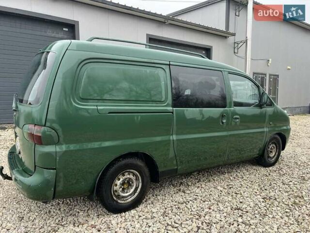 Зеленый Хендай Н 200, объемом двигателя 2.5 л и пробегом 322 тыс. км за 2450 $, фото 4 на Automoto.ua