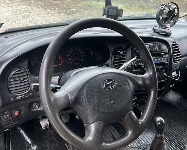 Зеленый Хендай Н 200, объемом двигателя 2.5 л и пробегом 322 тыс. км за 2450 $, фото 7 на Automoto.ua