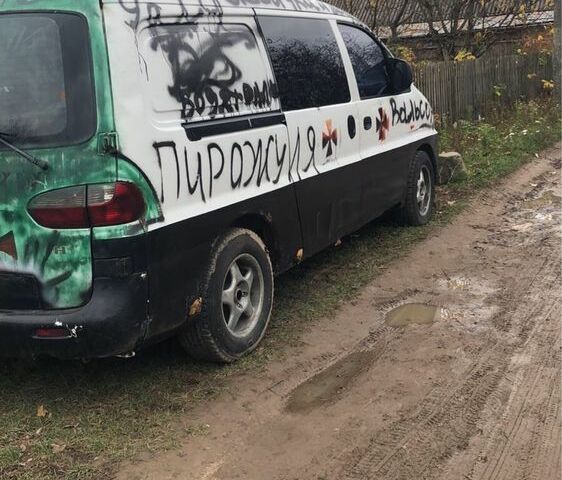 Белый Хендай Н1 (Старекс), объемом двигателя 2.5 л и пробегом 1 тыс. км за 1300 $, фото 1 на Automoto.ua