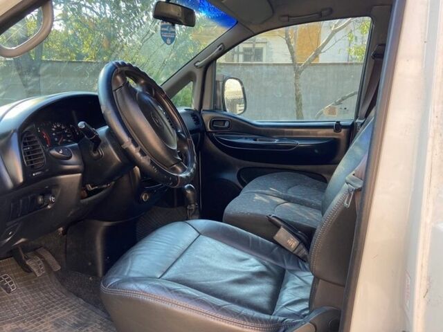 Белый Хендай Н1 (Старекс), объемом двигателя 2.5 л и пробегом 400 тыс. км за 2501 $, фото 9 на Automoto.ua