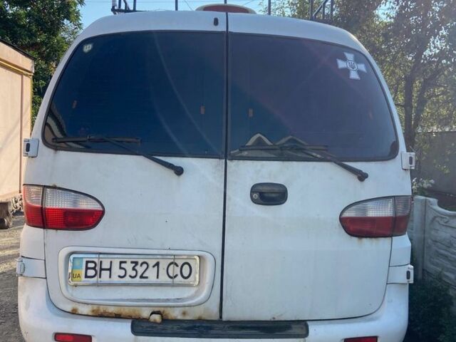 Белый Хендай Н1 (Старекс), объемом двигателя 2.5 л и пробегом 400 тыс. км за 2501 $, фото 12 на Automoto.ua