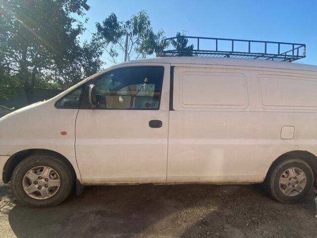 Белый Хендай Н1 (Старекс), объемом двигателя 2.5 л и пробегом 400 тыс. км за 2501 $, фото 11 на Automoto.ua