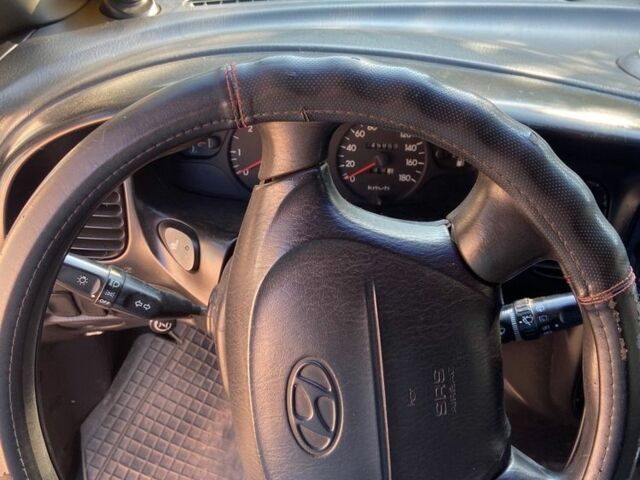 Белый Хендай Н1 (Старекс), объемом двигателя 2.5 л и пробегом 400 тыс. км за 2501 $, фото 5 на Automoto.ua