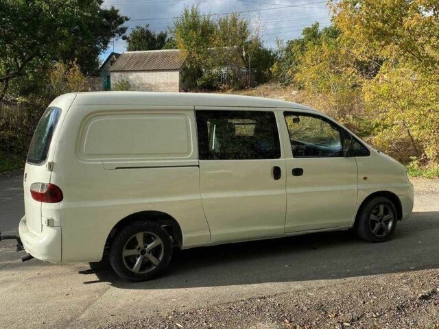 Белый Хендай Н1 (Старекс), объемом двигателя 2.5 л и пробегом 300 тыс. км за 3500 $, фото 18 на Automoto.ua