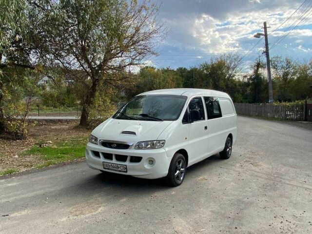 Белый Хендай Н1 (Старекс), объемом двигателя 2.5 л и пробегом 300 тыс. км за 3500 $, фото 10 на Automoto.ua