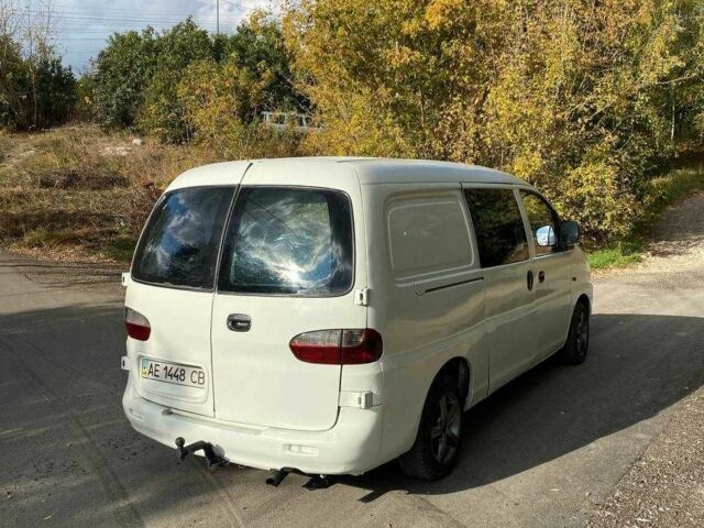 Белый Хендай Н1 (Старекс), объемом двигателя 2.5 л и пробегом 300 тыс. км за 3500 $, фото 19 на Automoto.ua