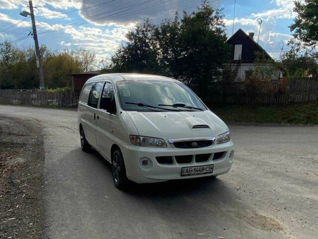 Белый Хендай Н1 (Старекс), объемом двигателя 2.5 л и пробегом 300 тыс. км за 3500 $, фото 16 на Automoto.ua