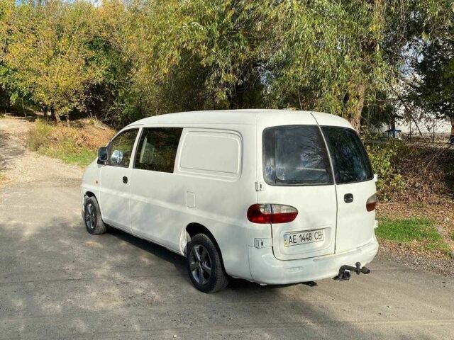 Белый Хендай Н1 (Старекс), объемом двигателя 2.5 л и пробегом 300 тыс. км за 3500 $, фото 20 на Automoto.ua