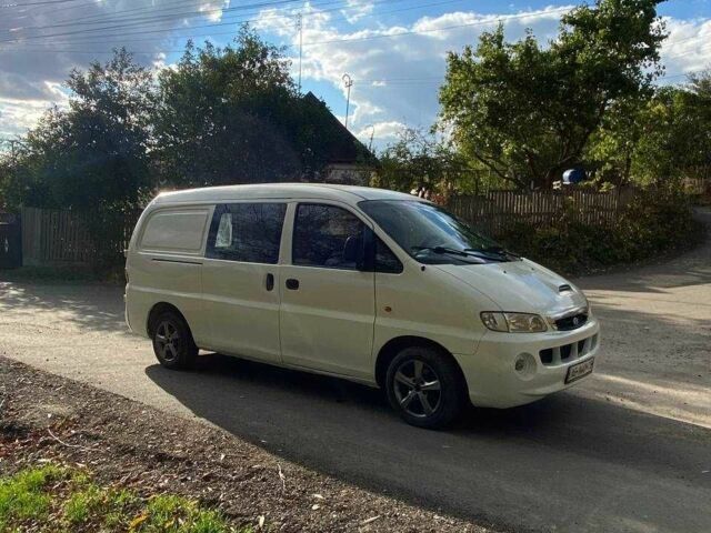 Белый Хендай Н1 (Старекс), объемом двигателя 2.5 л и пробегом 300 тыс. км за 3500 $, фото 4 на Automoto.ua