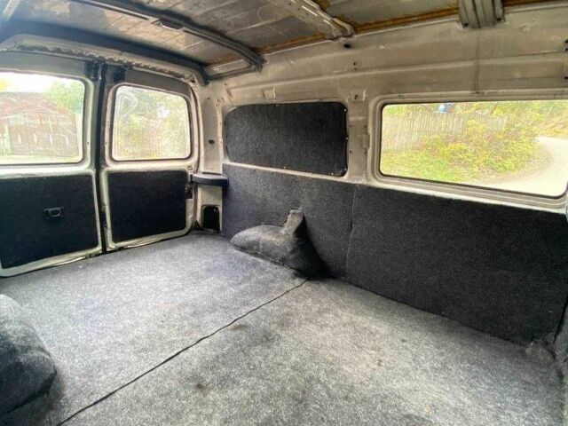 Белый Хендай Н1 (Старекс), объемом двигателя 2.5 л и пробегом 300 тыс. км за 3500 $, фото 13 на Automoto.ua