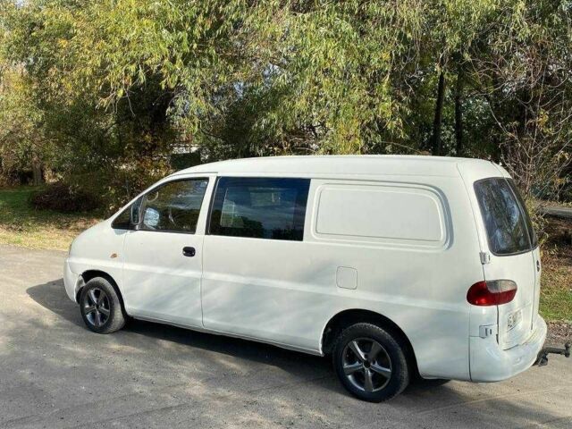 Белый Хендай Н1 (Старекс), объемом двигателя 2.5 л и пробегом 300 тыс. км за 3500 $, фото 15 на Automoto.ua