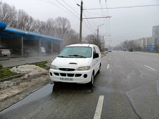 Білий Хендай Н1 (Старекс), об'ємом двигуна 2.5 л та пробігом 240 тис. км за 4500 $, фото 15 на Automoto.ua