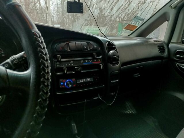 Білий Хендай Н1 (Старекс), об'ємом двигуна 2.5 л та пробігом 240 тис. км за 4500 $, фото 16 на Automoto.ua