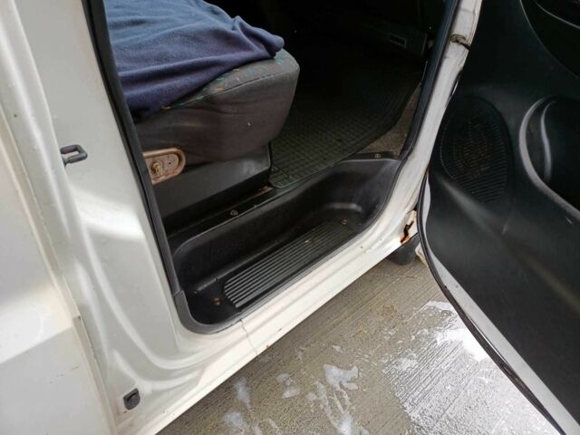 Білий Хендай Н1 (Старекс), об'ємом двигуна 2.5 л та пробігом 240 тис. км за 4500 $, фото 18 на Automoto.ua