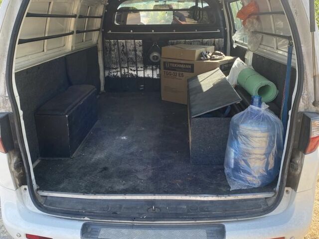 Білий Хендай Н1 (Старекс), об'ємом двигуна 2.5 л та пробігом 295 тис. км за 4800 $, фото 4 на Automoto.ua