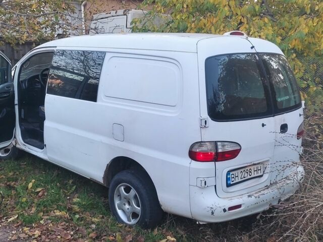 Белый Хендай Н1 (Старекс), объемом двигателя 2.5 л и пробегом 290 тыс. км за 3000 $, фото 5 на Automoto.ua