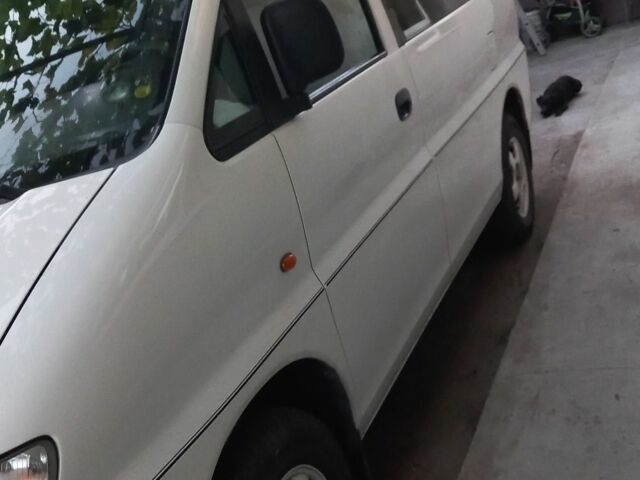 Білий Хендай Н1 (Старекс), об'ємом двигуна 0 л та пробігом 240 тис. км за 4900 $, фото 2 на Automoto.ua