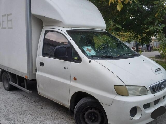 Белый Хендай Н1 (Старекс), объемом двигателя 2.5 л и пробегом 170 тыс. км за 7000 $, фото 1 на Automoto.ua