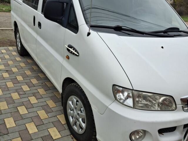 Білий Хендай Н1 (Старекс), об'ємом двигуна 2.5 л та пробігом 348 тис. км за 4500 $, фото 1 на Automoto.ua