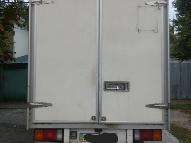 Белый Хендай Н1 (Старекс), объемом двигателя 2.5 л и пробегом 170 тыс. км за 7000 $, фото 3 на Automoto.ua