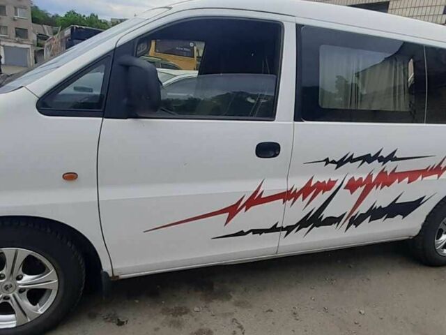 Білий Хендай Н1 (Старекс), об'ємом двигуна 2.5 л та пробігом 280 тис. км за 4773 $, фото 2 на Automoto.ua