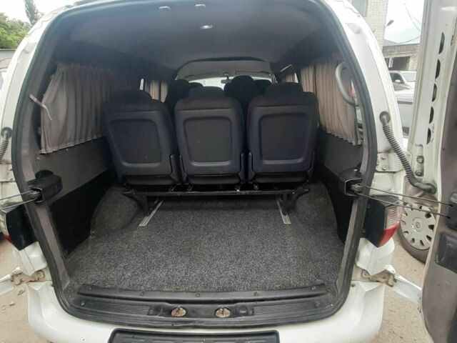 Білий Хендай Н1 (Старекс), об'ємом двигуна 2.5 л та пробігом 280 тис. км за 4773 $, фото 7 на Automoto.ua