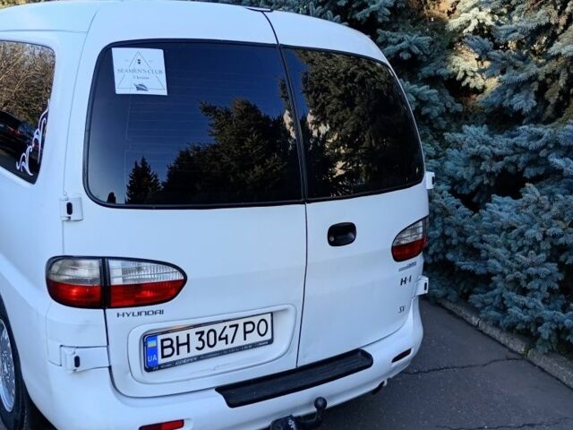 Белый Хендай Н1 (Старекс), объемом двигателя 2.5 л и пробегом 310 тыс. км за 6000 $, фото 2 на Automoto.ua