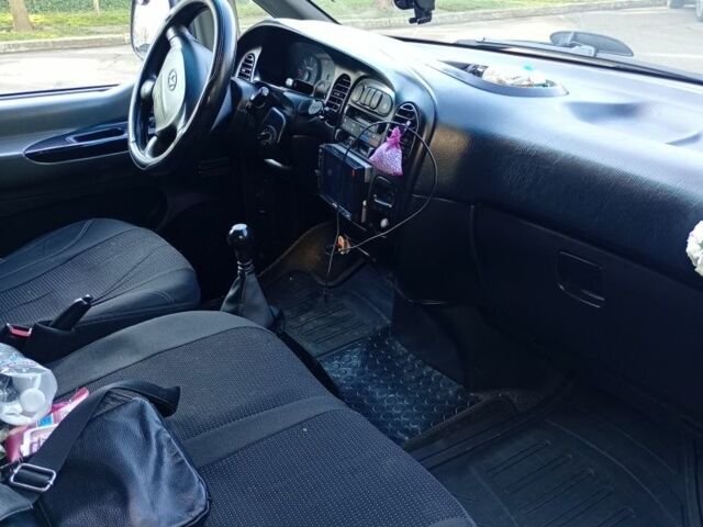 Белый Хендай Н1 (Старекс), объемом двигателя 2.5 л и пробегом 310 тыс. км за 6000 $, фото 5 на Automoto.ua