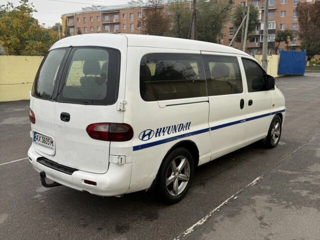 Белый Хендай Н1 (Старекс), объемом двигателя 2.5 л и пробегом 410 тыс. км за 3500 $, фото 2 на Automoto.ua