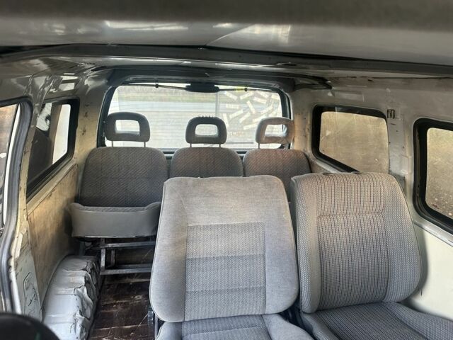 Белый Хендай Н1 (Старекс), объемом двигателя 2.5 л и пробегом 300 тыс. км за 2850 $, фото 9 на Automoto.ua