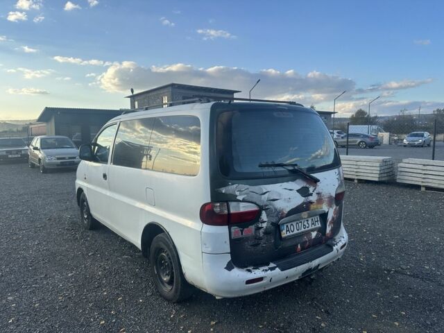 Белый Хендай Н1 (Старекс), объемом двигателя 2.5 л и пробегом 300 тыс. км за 2850 $, фото 3 на Automoto.ua