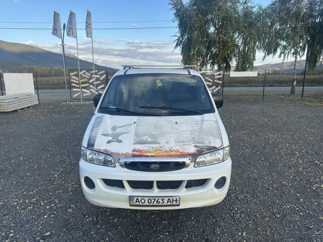 Белый Хендай Н1 (Старекс), объемом двигателя 2.5 л и пробегом 300 тыс. км за 2850 $, фото 1 на Automoto.ua