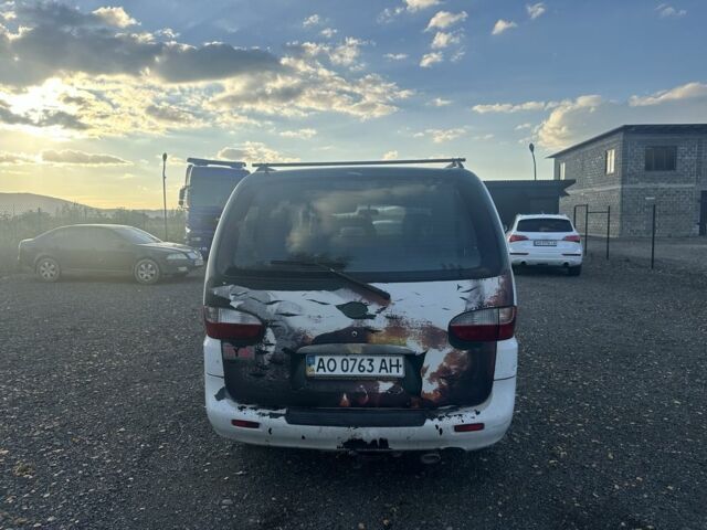 Белый Хендай Н1 (Старекс), объемом двигателя 2.5 л и пробегом 300 тыс. км за 2850 $, фото 4 на Automoto.ua