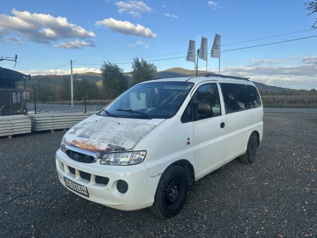 Белый Хендай Н1 (Старекс), объемом двигателя 2.5 л и пробегом 300 тыс. км за 2850 $, фото 2 на Automoto.ua