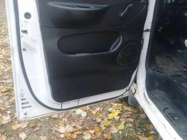 Белый Хендай Н1 (Старекс), объемом двигателя 2.5 л и пробегом 227 тыс. км за 2500 $, фото 11 на Automoto.ua