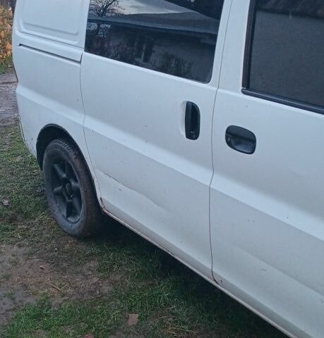 Белый Хендай Н1 (Старекс), объемом двигателя 2.5 л и пробегом 5 тыс. км за 3200 $, фото 2 на Automoto.ua