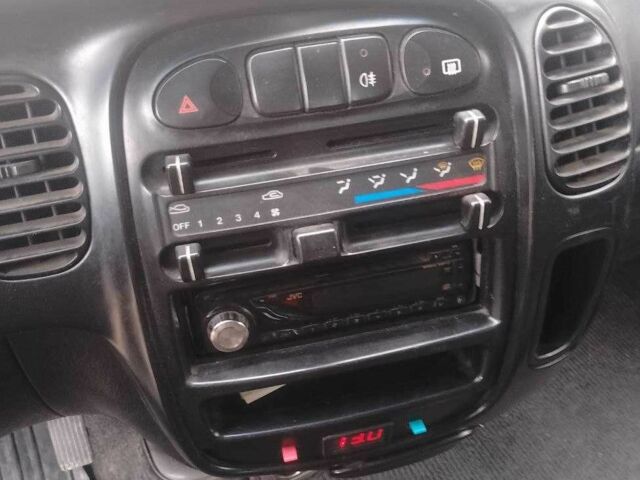 Белый Хендай Н1 (Старекс), объемом двигателя 2.5 л и пробегом 227 тыс. км за 2500 $, фото 10 на Automoto.ua