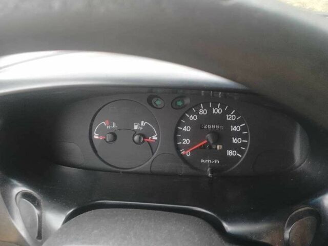 Белый Хендай Н1 (Старекс), объемом двигателя 2.5 л и пробегом 227 тыс. км за 2500 $, фото 9 на Automoto.ua