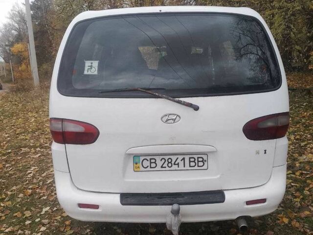 Белый Хендай Н1 (Старекс), объемом двигателя 2.5 л и пробегом 227 тыс. км за 2500 $, фото 2 на Automoto.ua