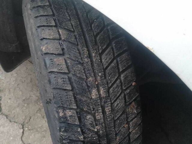 Белый Хендай Н1 (Старекс), объемом двигателя 2.5 л и пробегом 227 тыс. км за 2500 $, фото 13 на Automoto.ua