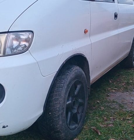 Белый Хендай Н1 (Старекс), объемом двигателя 2.5 л и пробегом 5 тыс. км за 3200 $, фото 6 на Automoto.ua