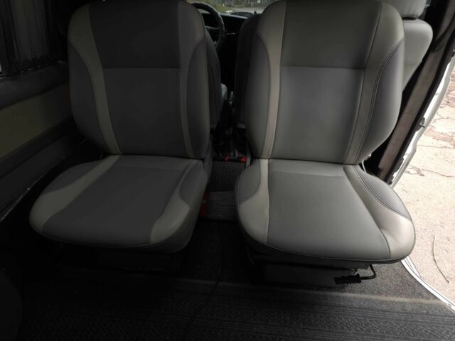 Білий Хендай Н1 (Старекс), об'ємом двигуна 2.5 л та пробігом 370 тис. км за 6000 $, фото 4 на Automoto.ua