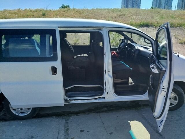 Хендай Н1 (Старекс) 2004 в Киеве на Automoto.ua Белый Хендай Н1 (Старекс), объемом двигателя 2.5 л и пробегом 207 тыс. км за 4950 $, фото 7 на Automoto.ua