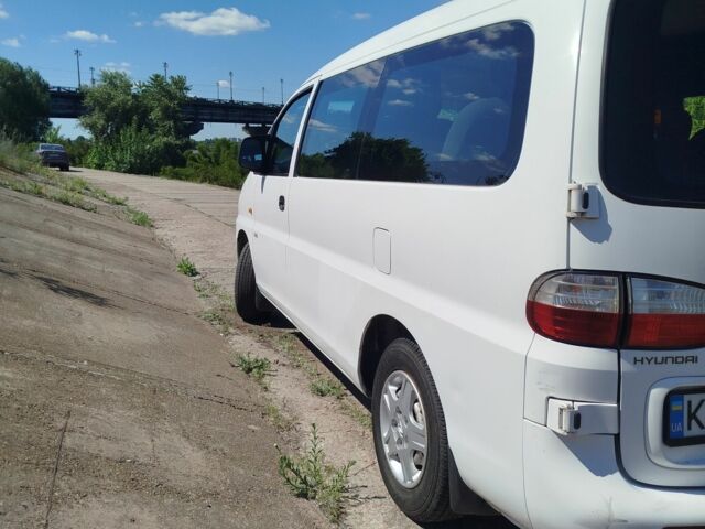 Хендай Н1 (Старекс) 2004 в Киеве на Automoto.ua Белый Хендай Н1 (Старекс), объемом двигателя 2.5 л и пробегом 207 тыс. км за 4950 $, фото 6 на Automoto.ua