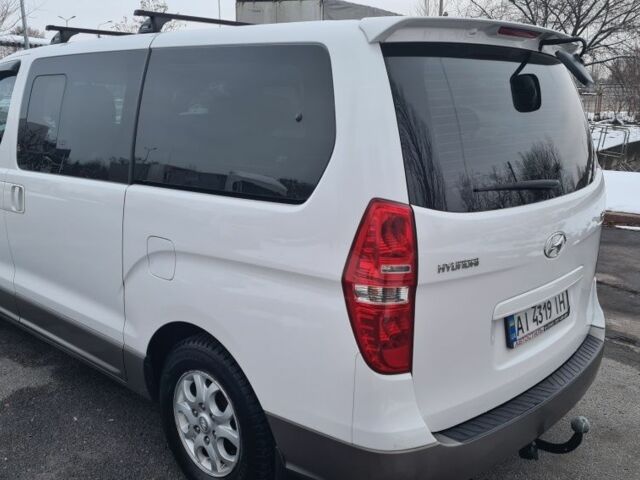 Белый Хендай Н1 (Старекс), объемом двигателя 2.5 л и пробегом 85 тыс. км за 17000 $, фото 3 на Automoto.ua