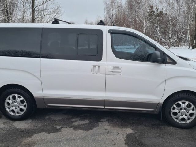 Белый Хендай Н1 (Старекс), объемом двигателя 2.5 л и пробегом 85 тыс. км за 17000 $, фото 1 на Automoto.ua