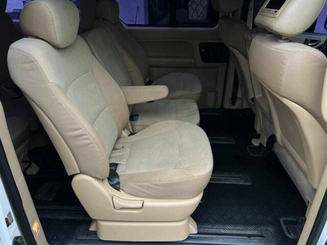 Белый Хендай Н1 (Старекс), объемом двигателя 2.5 л и пробегом 235 тыс. км за 10900 $, фото 16 на Automoto.ua