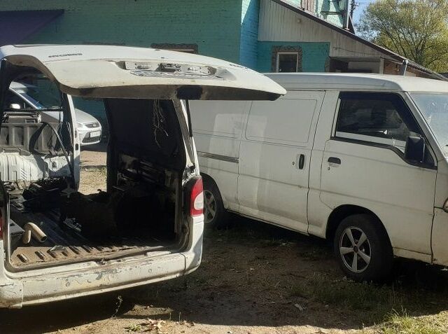 Белый Хендай Н1 (Старекс), объемом двигателя 2.5 л и пробегом 200 тыс. км за 2602 $, фото 16 на Automoto.ua