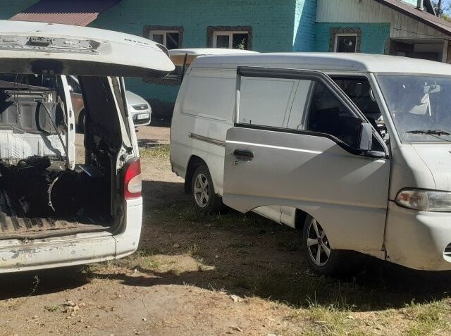 Белый Хендай Н1 (Старекс), объемом двигателя 2.5 л и пробегом 200 тыс. км за 2602 $, фото 12 на Automoto.ua